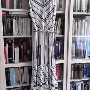 Dkny Black and White Sleeveless V-Neck Sundress